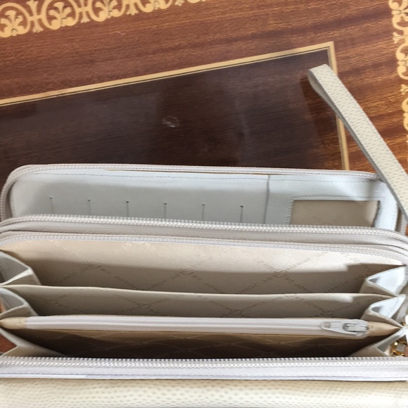 NWT St. John Cream wallet bag on Gold Chain Reptile $395 - Picture 6 of 16